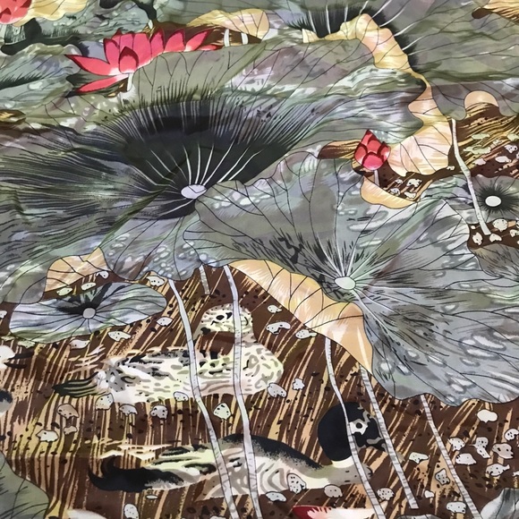 100% Silk Japanese Scarf 33x33in - Picture 2 of 3